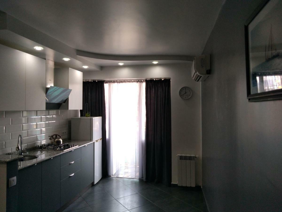 Apartment Eteri バトゥーミ エクステリア 写真