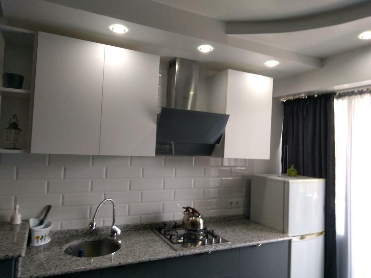 Apartment Eteri バトゥーミ エクステリア 写真