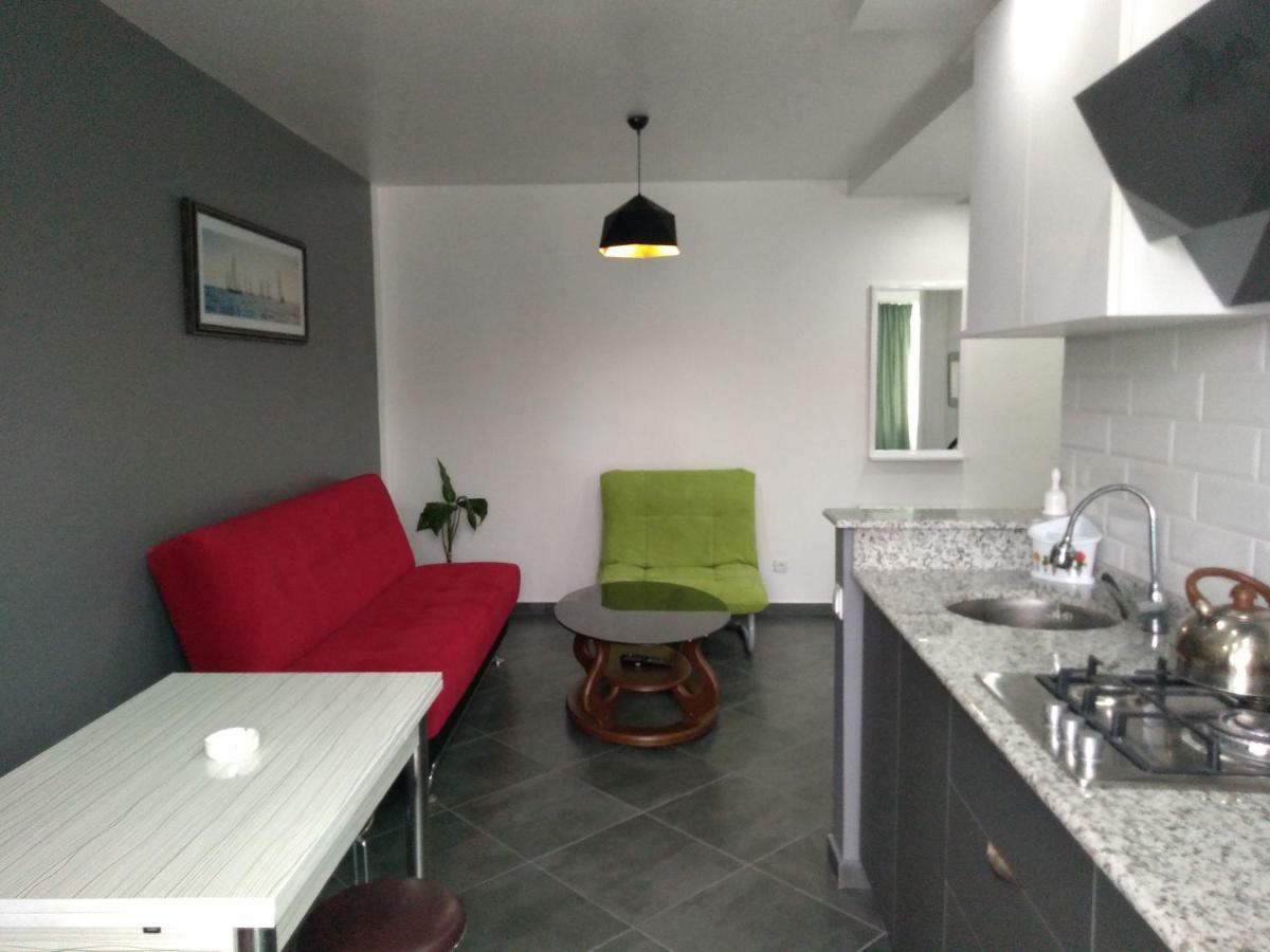 Apartment Eteri バトゥーミ エクステリア 写真